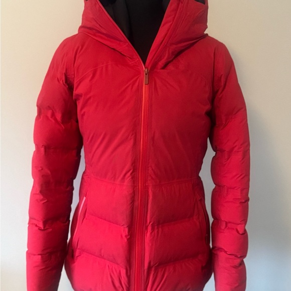 Lululemon Short Winter Down-Filled Coat – Vibrant Red - Picture 2 of 8